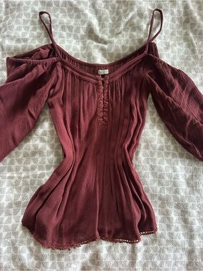 Ecote Cold-Shoulder top